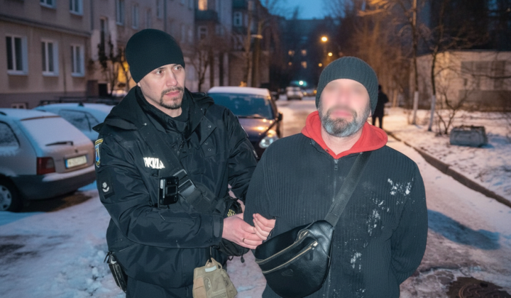 Затримання чоловіка у супермаркеті
