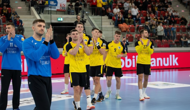 Збірна України з гандболу святкує перемогу