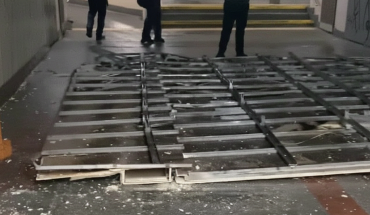Обвал потолка на станции метро «Теремки»