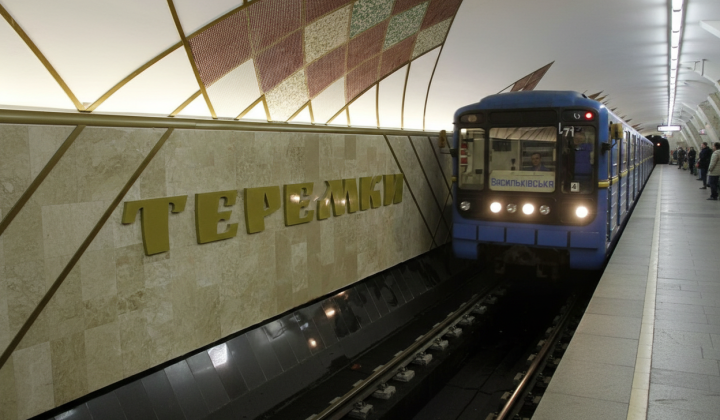 Обвалена стеля на станції метро