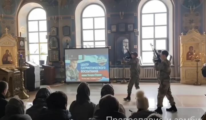 Підлітки розбирають автомати біля храмів РПЦ
