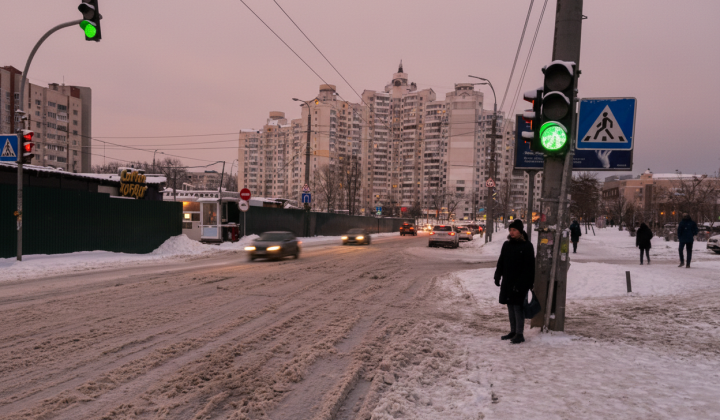 Скользько на дорогах Київщини: ожеледиця