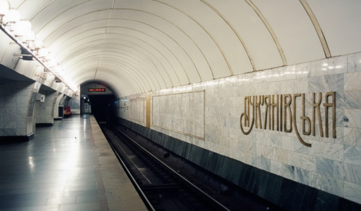 Replacing doors at Lukianivska station exit
