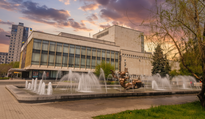 Зеленський вручає національний статус театру