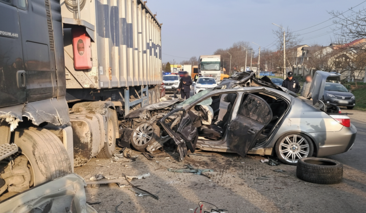 Car after the accident in Chernivtsi