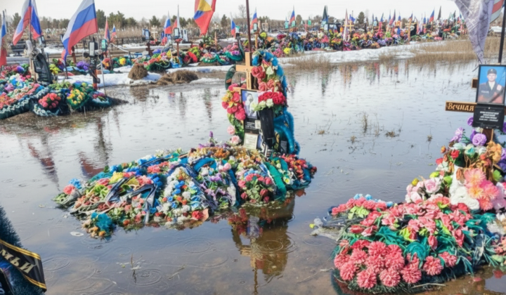 Flooded military burial alley in Troitsk