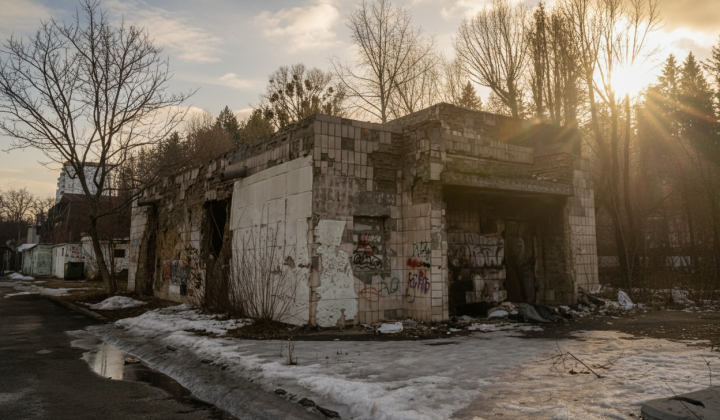 Prosecutor demands to demolish illegal building
