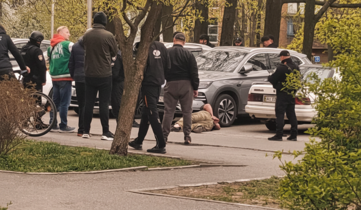 Man with gun in Bucha