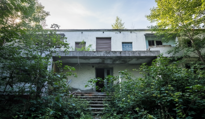 Former resident of Pripyat's abandoned apartment 40 years later