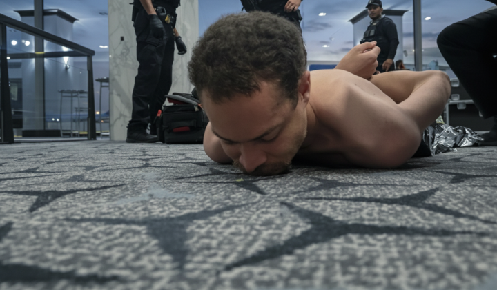 Armed man attacks Secret Service checkpoint