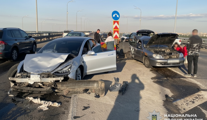 Tesla in car crash on Darnytskyi bridge