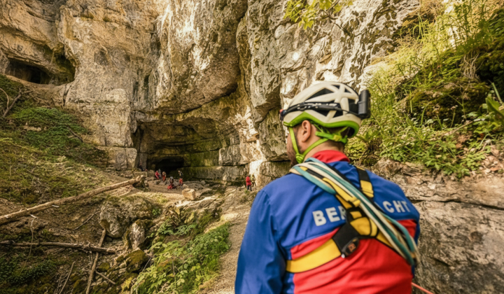 Tourist died in cave depths
