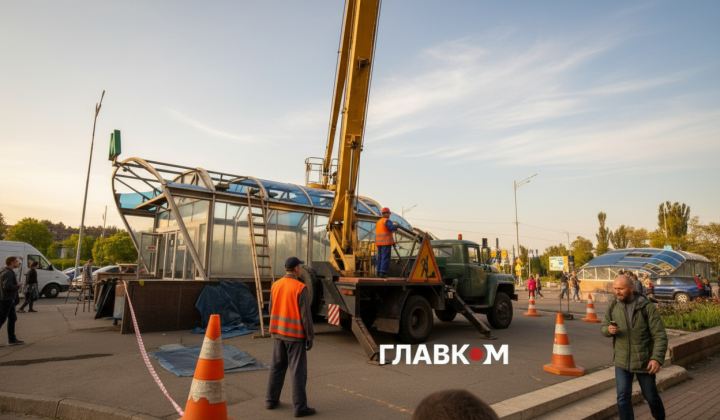 Пошкоджена станція метро та будинки