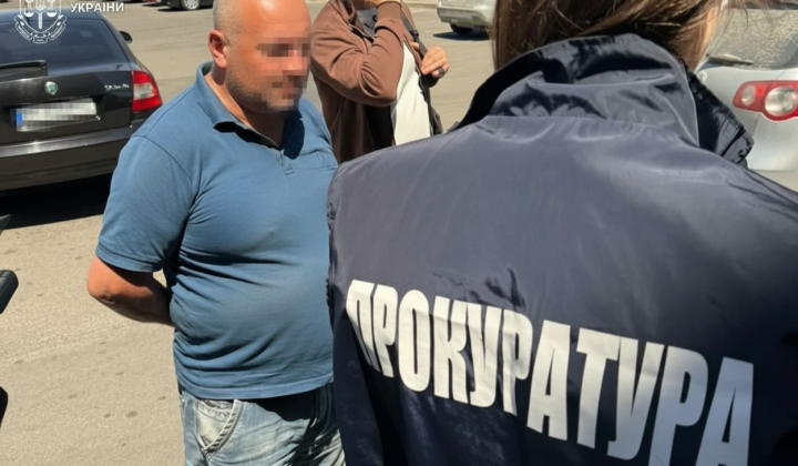 Эксдепутат и его сын переправляют уклонистов
