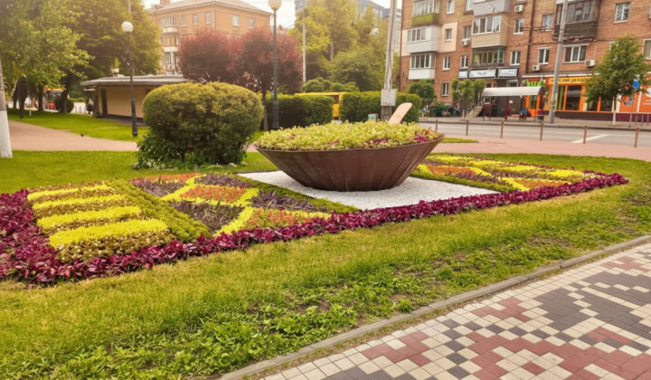 Квітник у вигляді борща на рушнику