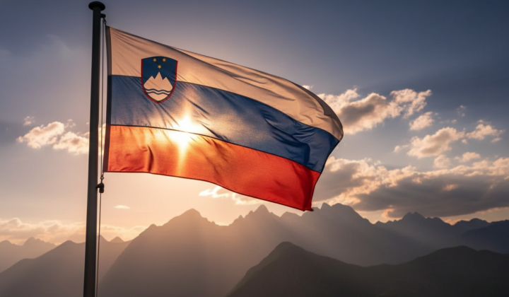 Прапор Словенії на фоні НАТО