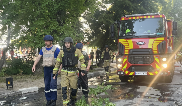 Night attack on Zaporizhzhia: 4 injured and destroyed cars