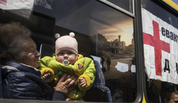 Forced evacuation of children in Kramatorsk