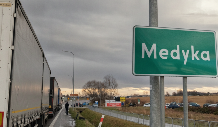 Польща заборонила в'їзд автобусам з України