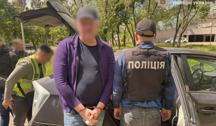 Військовий організує переправлення за кордон