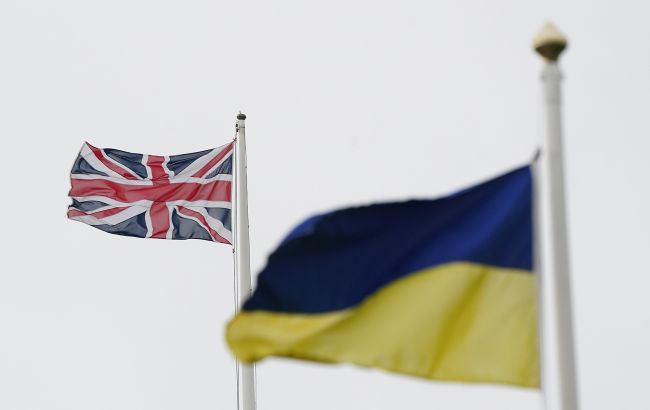 Лупа із значком військових злочинів