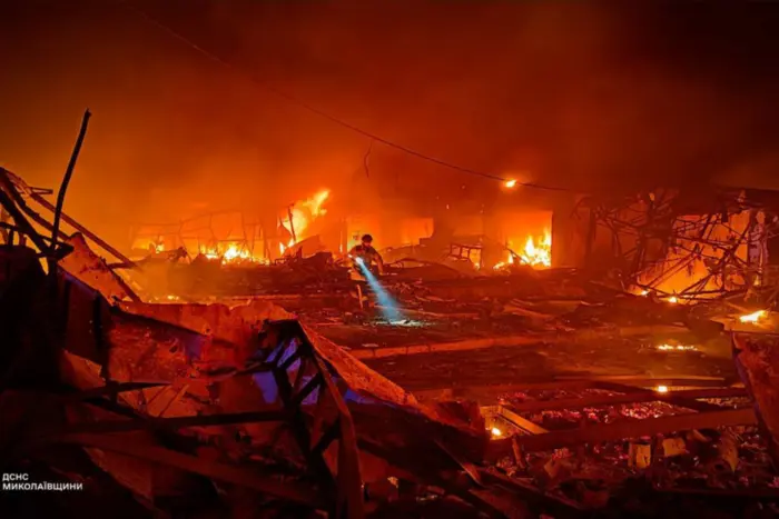 На фото руйнування після ракетного обстрілу