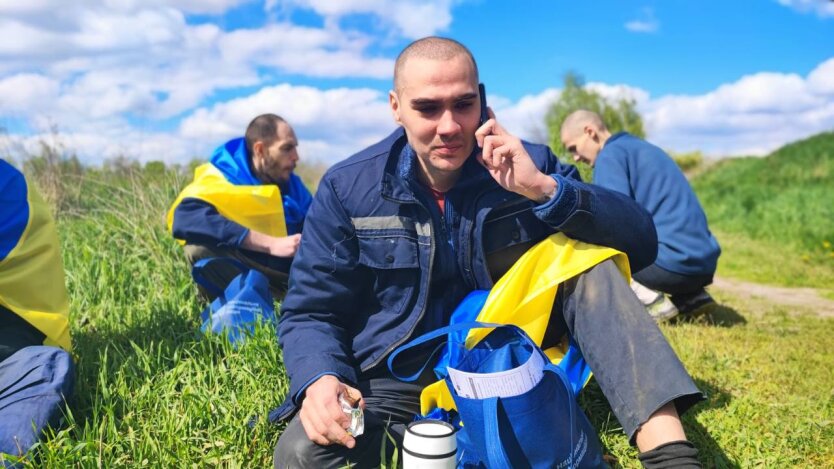 Військові отримують грошову виплату