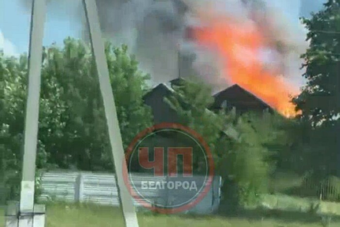 На Белгородщине после взрыва бушует масштабный пожар 
