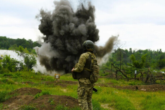 Зображення розривів ворога на передовій