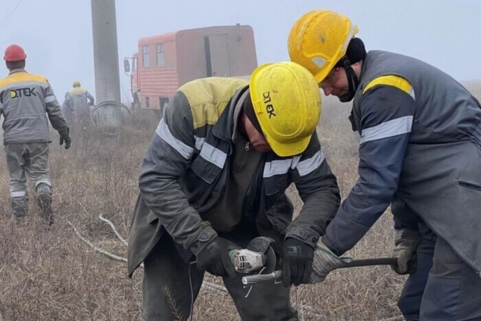 ДТЕК восстанавливает электричество в пострадавших домах