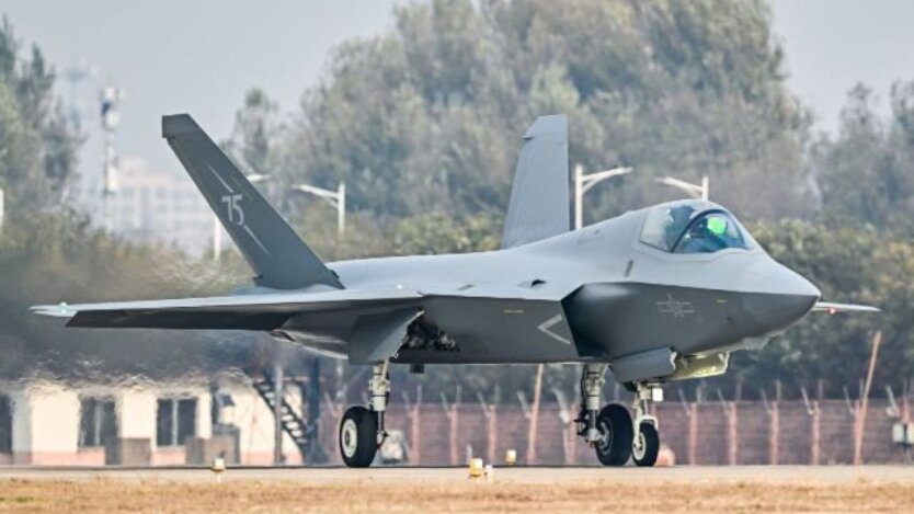 Китайський стелс-винищувач J-35