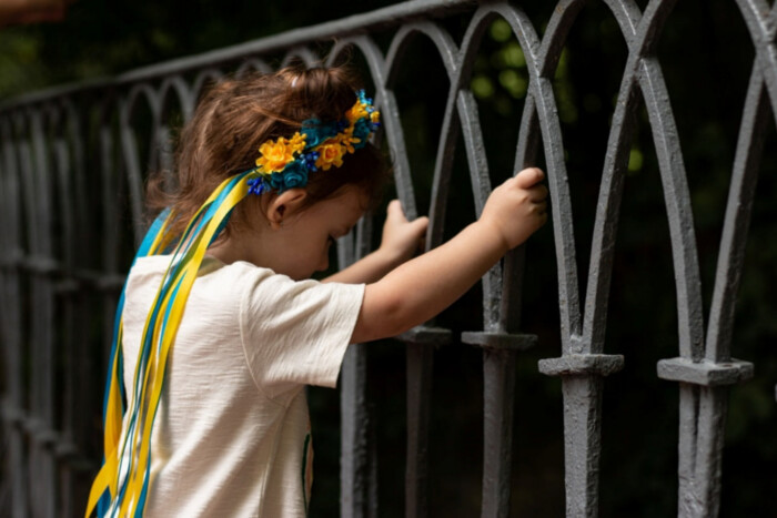 Росіяни виставляють викрадених українських дітей на сайтах з усиновлення – FT