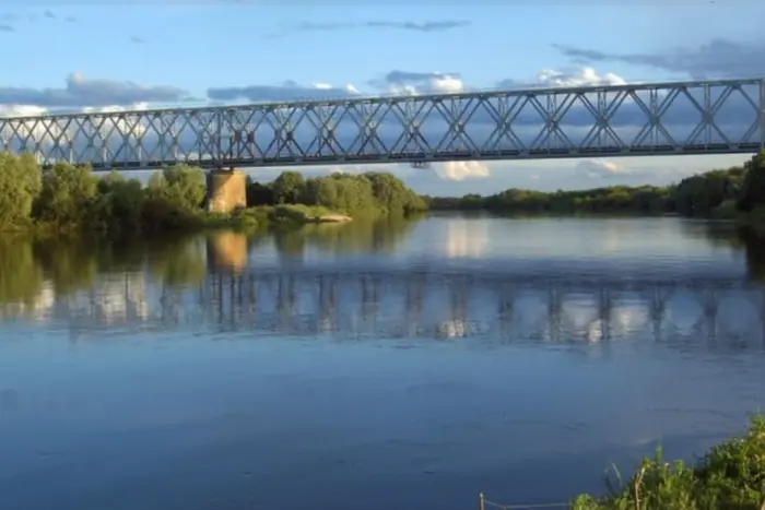 Безпілотники атакують залізничний міст