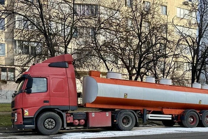 Засклення затемнює вікно у вантажівці