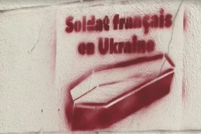 У Париже задержаны трое человек за граффити с гробами «французских солдатов в Украине»