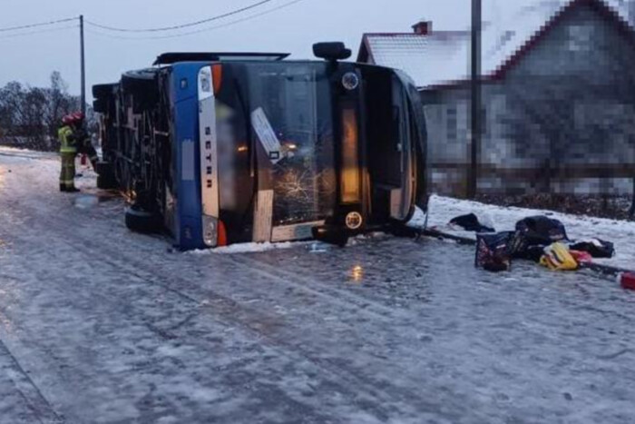 Аварійний автобус з українцями в Польщі