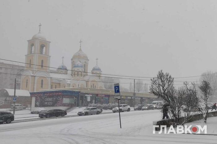 Зима вернулась в Хмельницкий и Львов