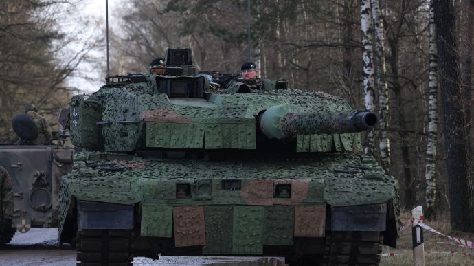 10 танков Leopard 2 от Швеции