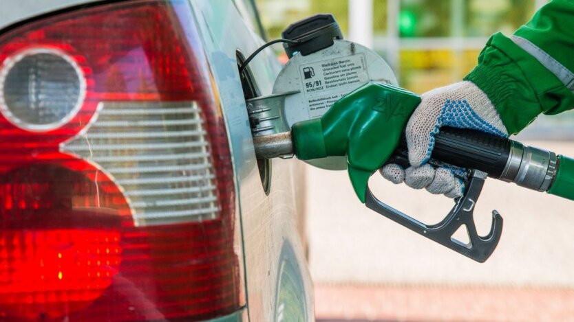 АЗС подняли цены на бензин и дизель перед выходными: что с автогазом