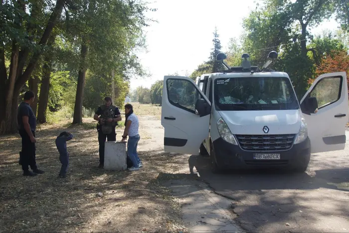 Волонтери та поліція рятували дітей з фронту