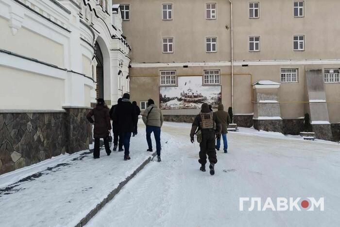 СБУ с обысками в Почаевскую Лавру