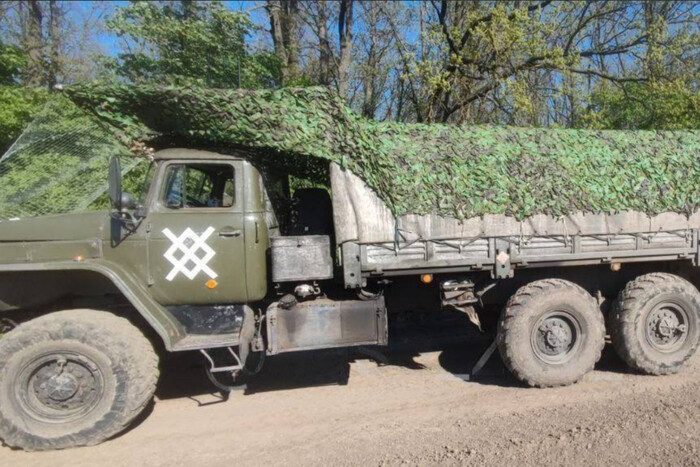 Окупанти використовують нове тактичне маркування техніки, яка наступає на Харківщину (фото)