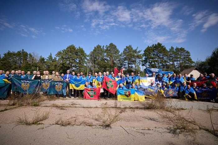 Троє українських сортсменів повернулися додому