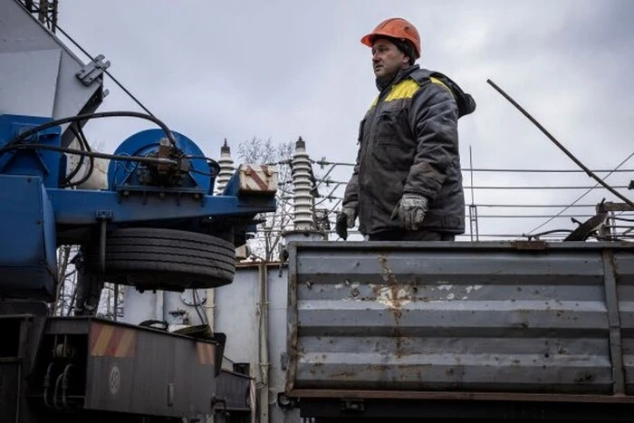 Перші заморозки та обстріли: енергетики розповіли чи будуть відключення світла