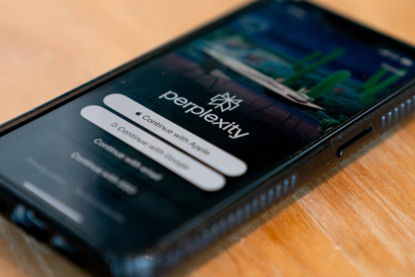 Смартфон Samsung Galaxy з Perplexity AI
