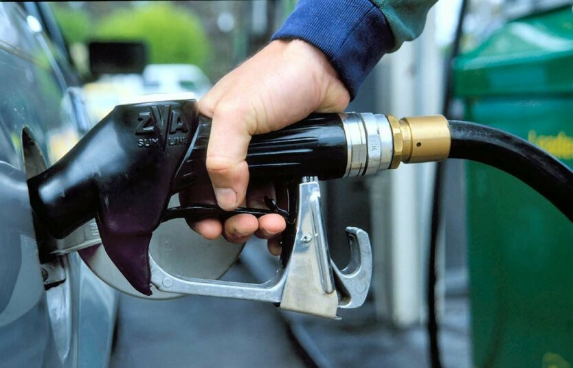 АЗС остановили рост цен: сколько стоит бензин, дизельное топливо и автогаз
