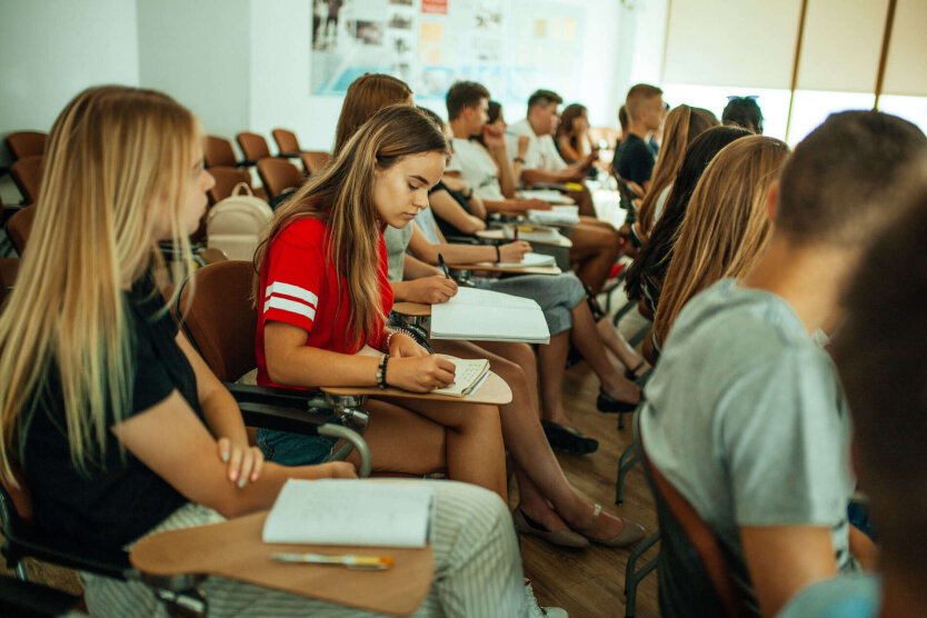 Виші в Польщі: вартість навчання, стипендії, документи