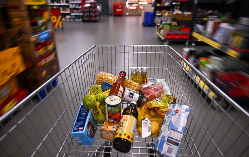 Риба, м'ясо, молоко, алкоголь: експерт розповів, як блокада польського кордону вплинула на вартість продуктів