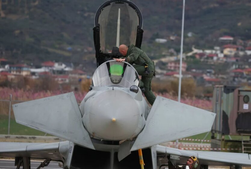 Защита от России: в Албании открыли авиабазу для самолетов НАТО