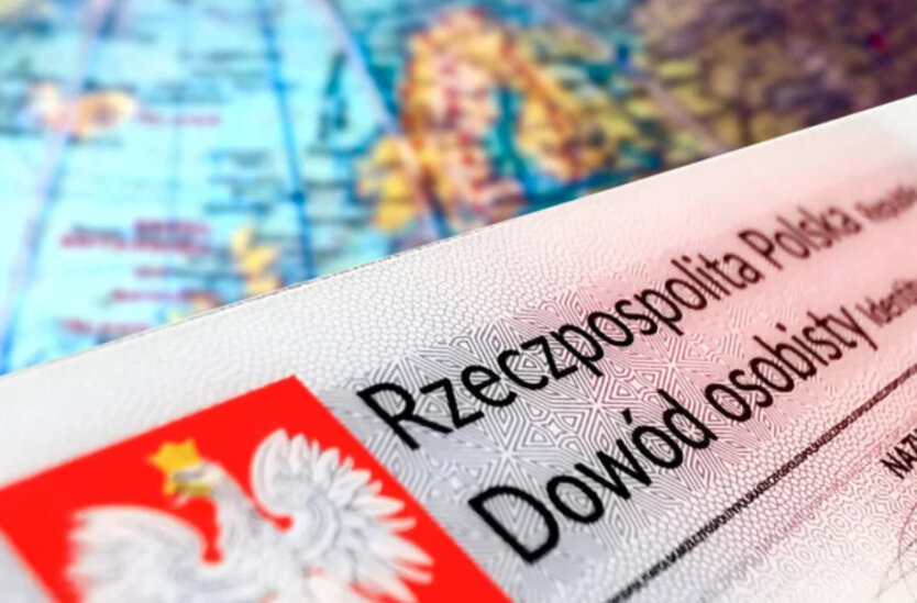 Украинцам подсказали, как оформить визу для длительного проживания в Польше
